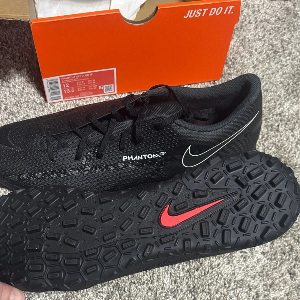 Nike Phantom GT2 Club TF Black Athletic Shoes - Picture 2 of 3
